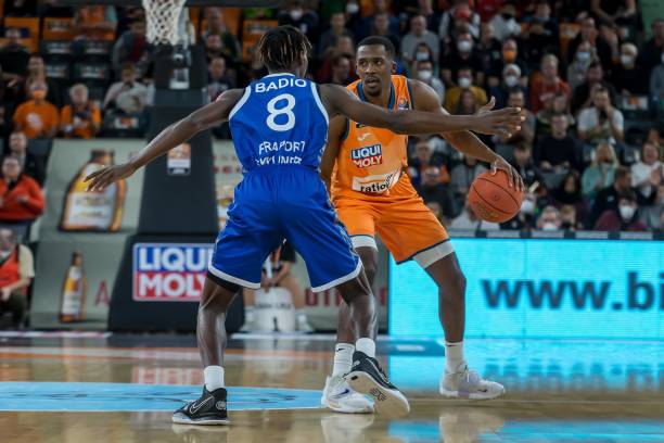 他的领导下 他的领导下