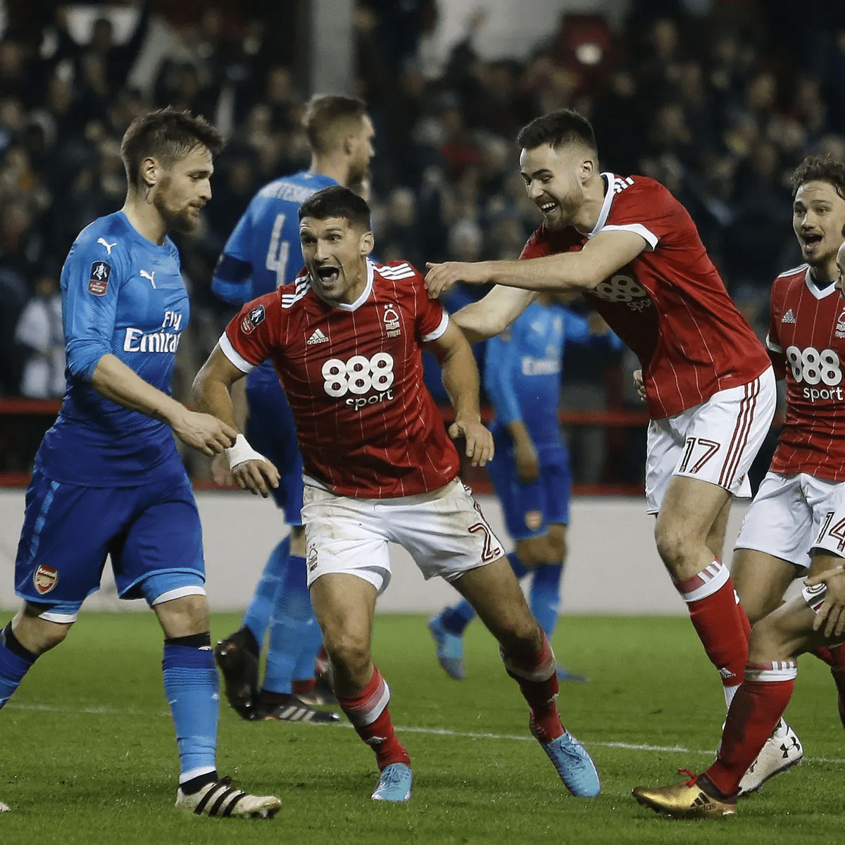 伤缺席多场 伤缺席多场