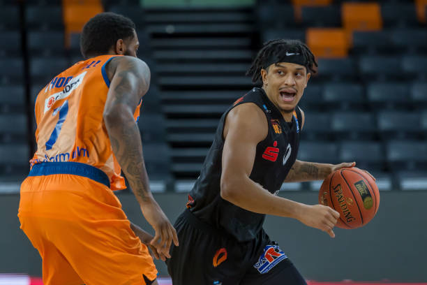 的反击奠定 的反击奠定